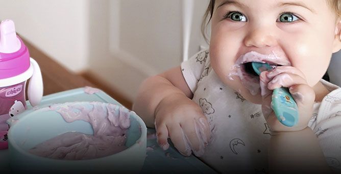 Svezzamento del bambino, primi passi verso l'autonomia